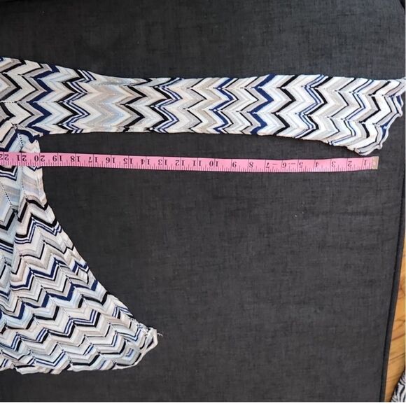 White House Black Market Chevron Long Sleeve Knit V-Neck Blouse Size Small - Picture 10 of 10